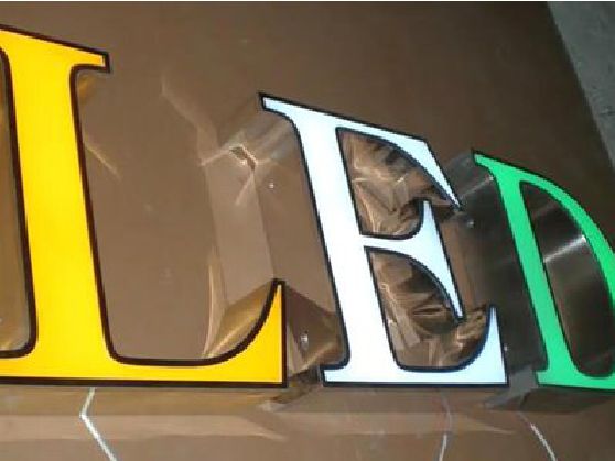 阆中介绍LED招牌的基础知识。