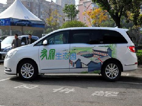 阆中户外车贴喷绘如何保持效果?